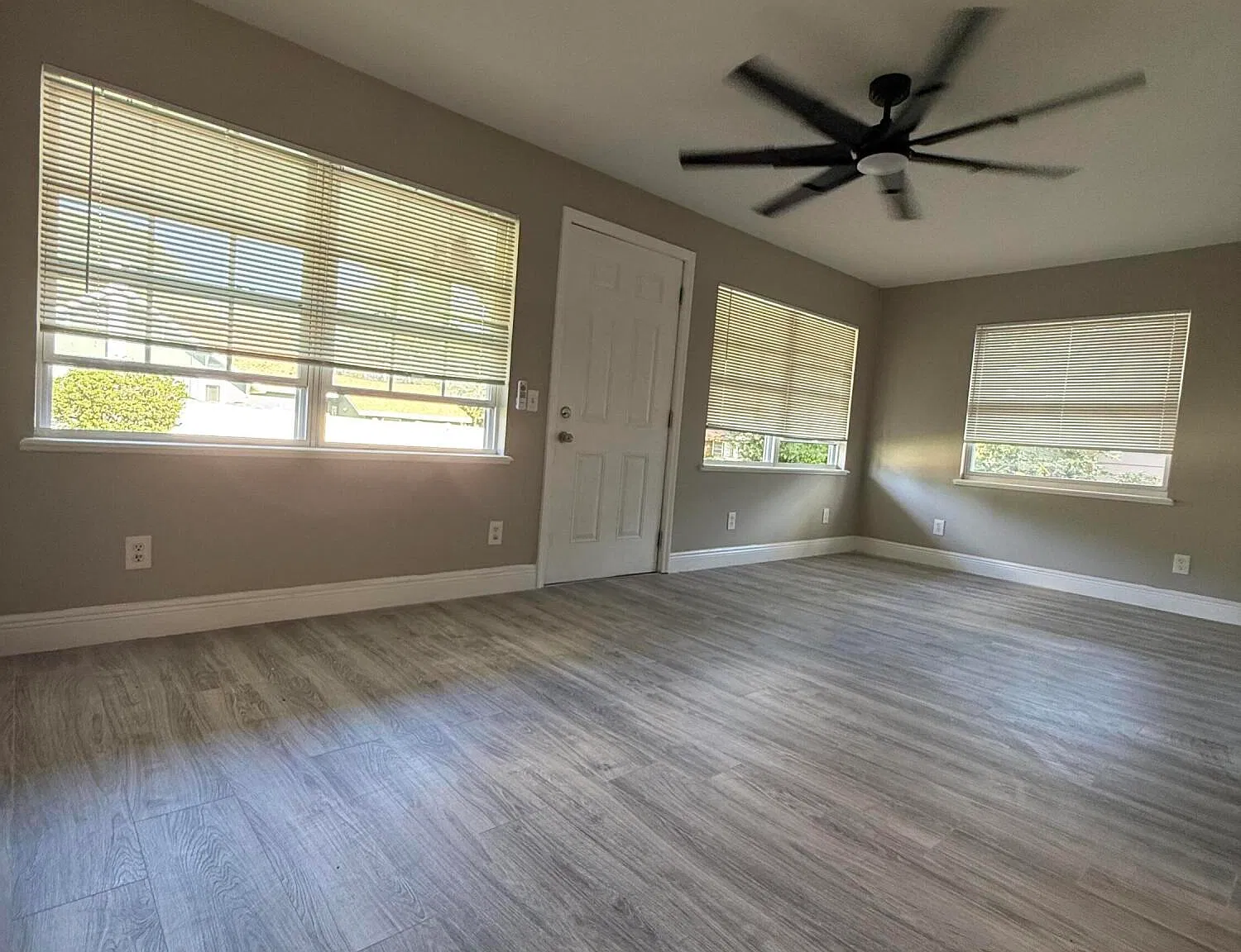3 bed, 2.0 bath, 1320 sqft, $1,900 — Photo 3