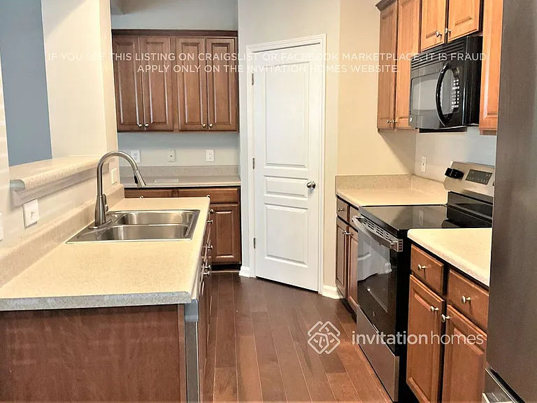 319 Oakland Hills Way — Photo 8