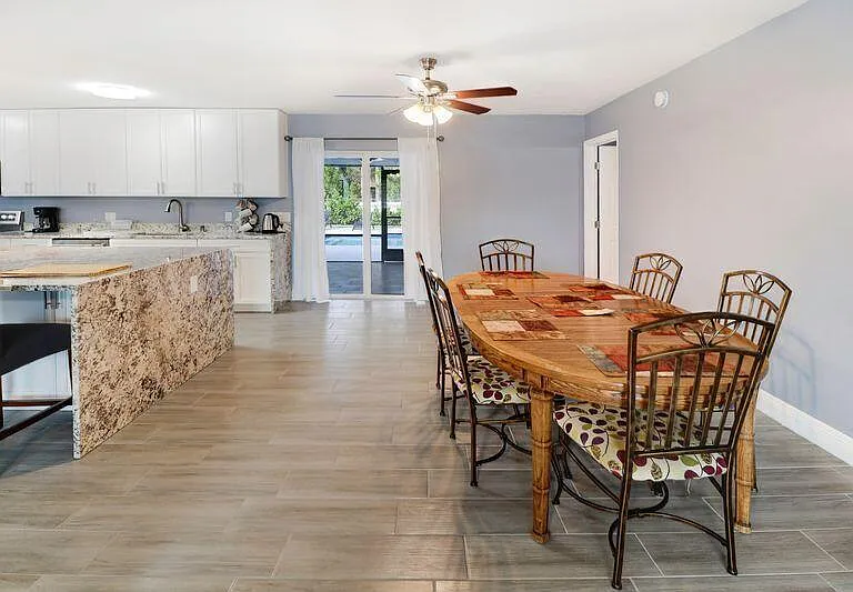 615 NE 15th Pl — Photo 11