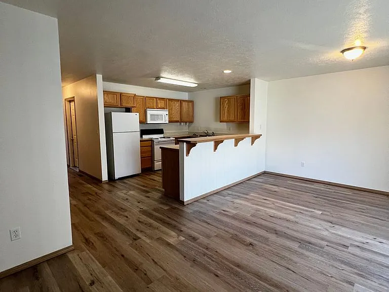 5503 Glenridge Way — Photo 8