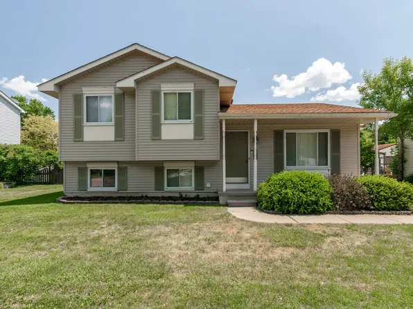 913 Meadowlark Ln, Howell, MI 48843