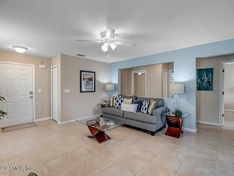 223 Brookfall Dr — Photo 4
