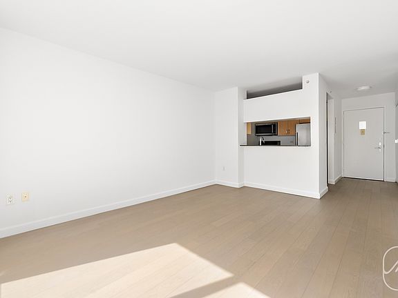3rd image of 561 10th Ave APT 18F