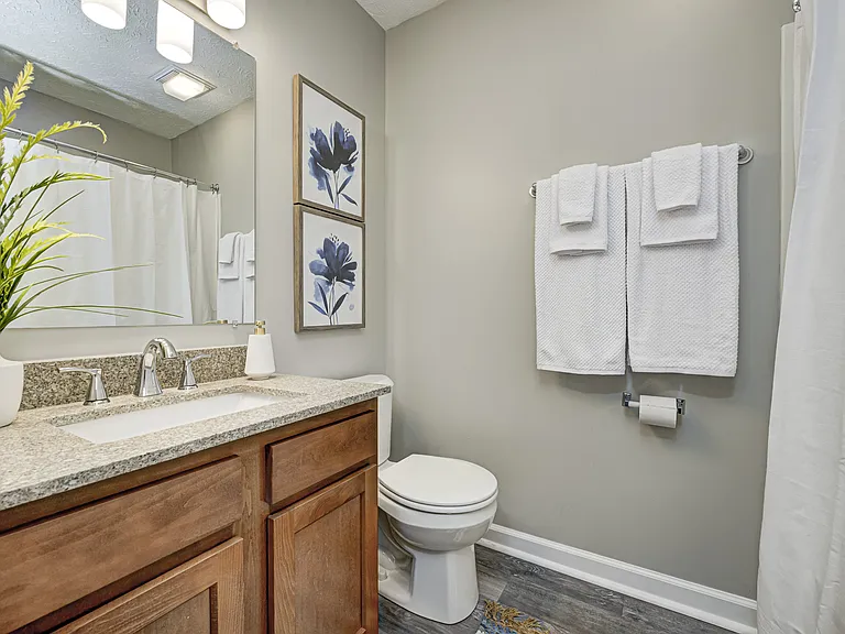 Ivy Knoll Apartments — Photo 25