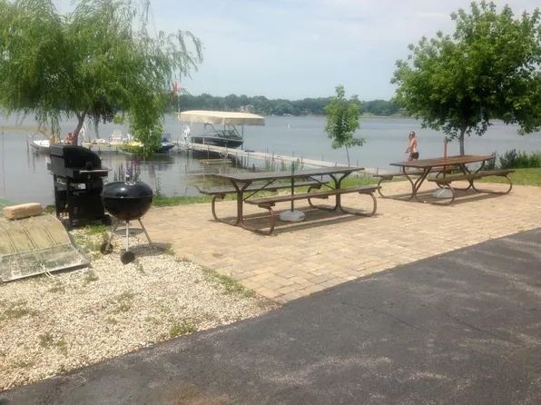 910 Diamond Lake Rd APT 7, Mundelein, IL 60060