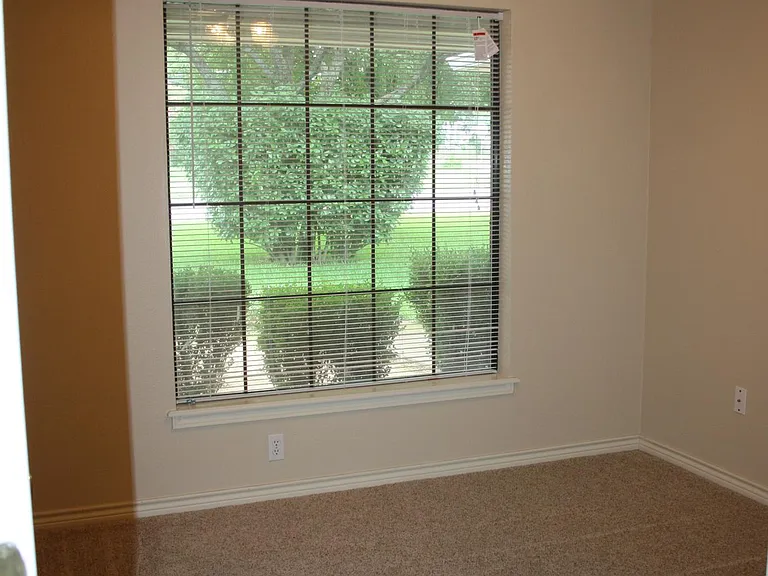 1109 W Lingleville Rd — Photo 8