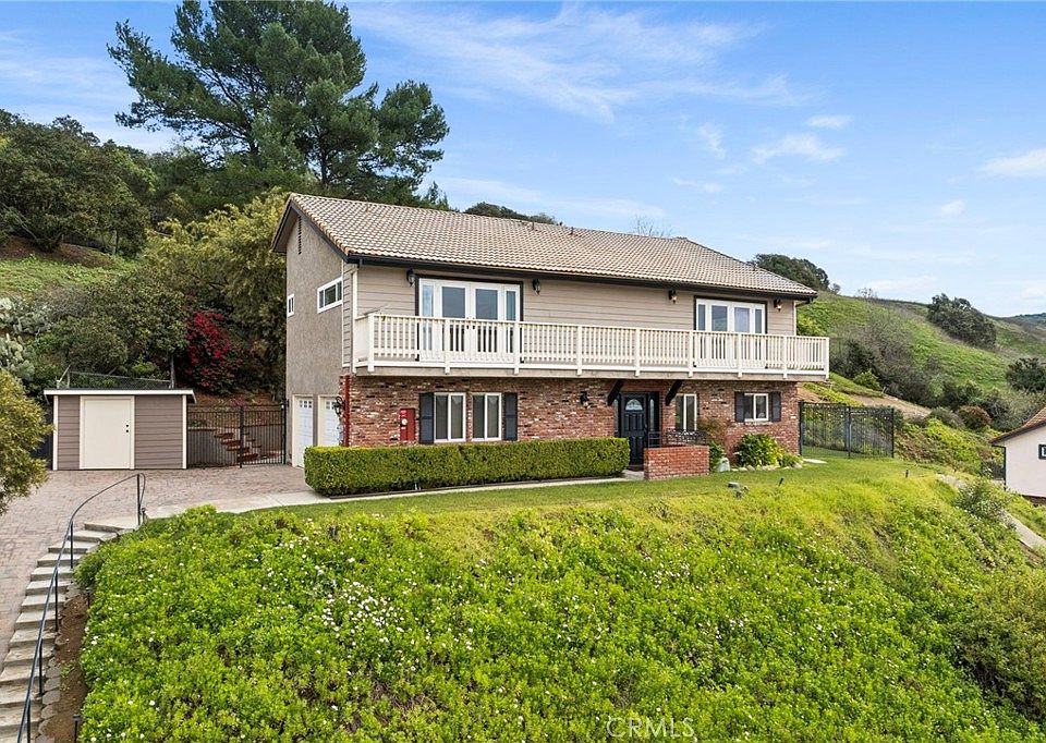 1st image of 386 Olinda Dr