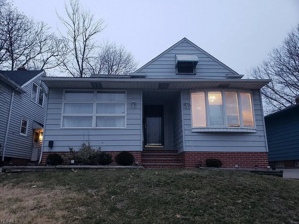 11315 Brunswick Ave photo 1