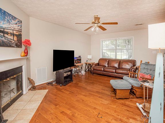 2nd image of 717 Shady Springs Ln