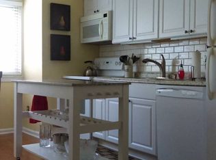 616 Rickett Rd APT 110, Brighton, MI