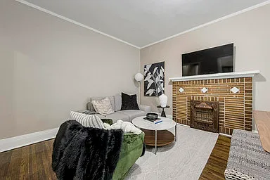9 Tennis Crescent Toronto — Photo 2