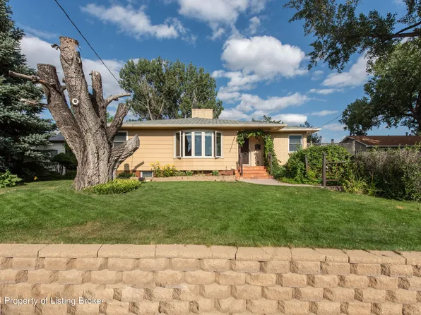 964 Sims St, Dickinson, ND 58601