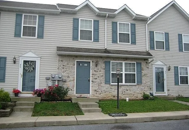 73 Laurel Dr — Photo 1