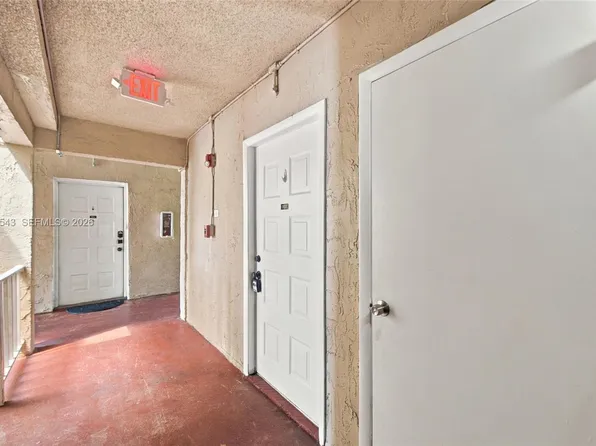 2700 Riverside Dr APT 302-B, Coral Springs, FL 33065