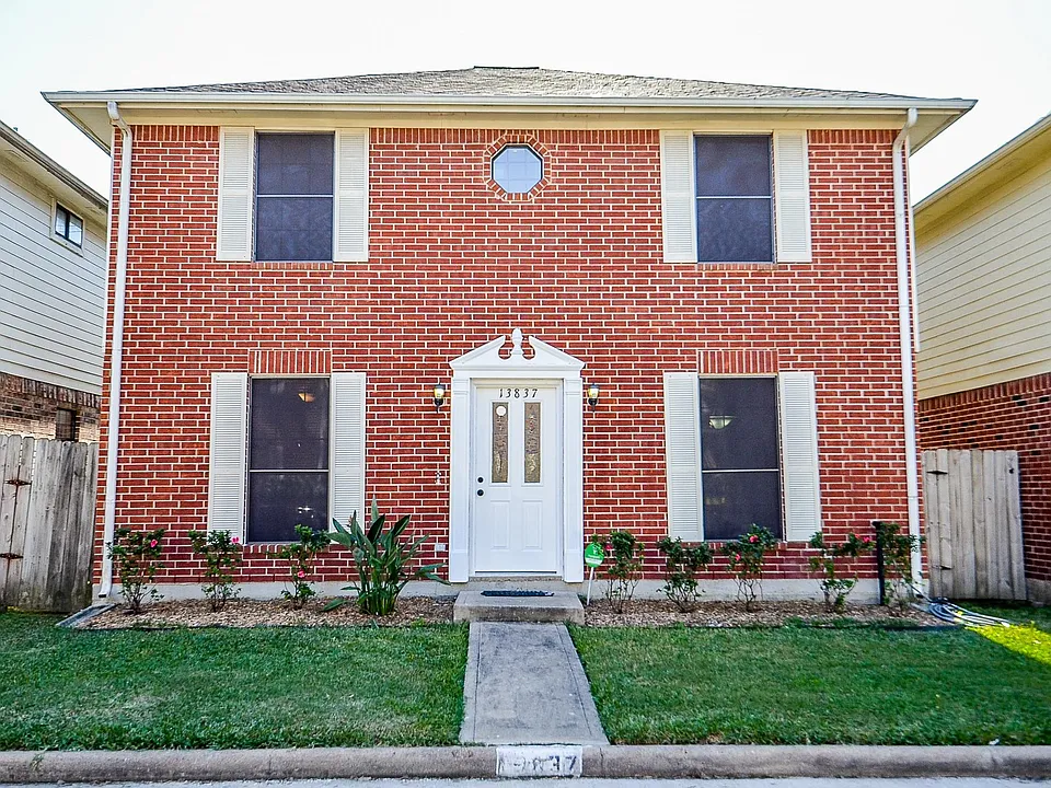 13837 Purplemartin St