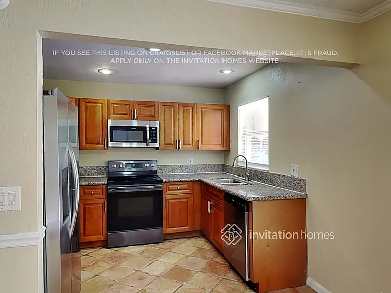 3635 N Mountain Dr — Photo 6