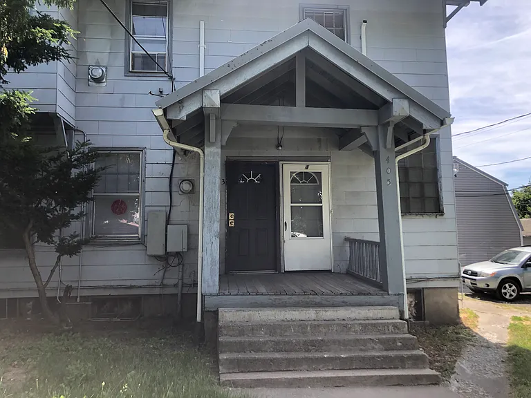 405 NE Campus St #4 — Photo 9