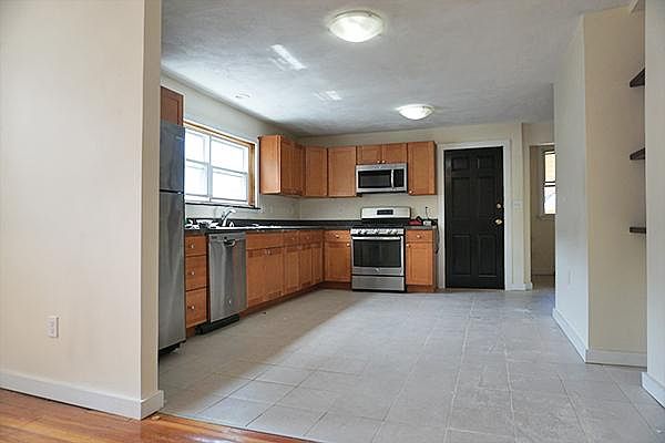 1st image of 52 Oxford St #1
