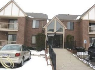 45205 Fryer Dr, Macomb, MI 48044