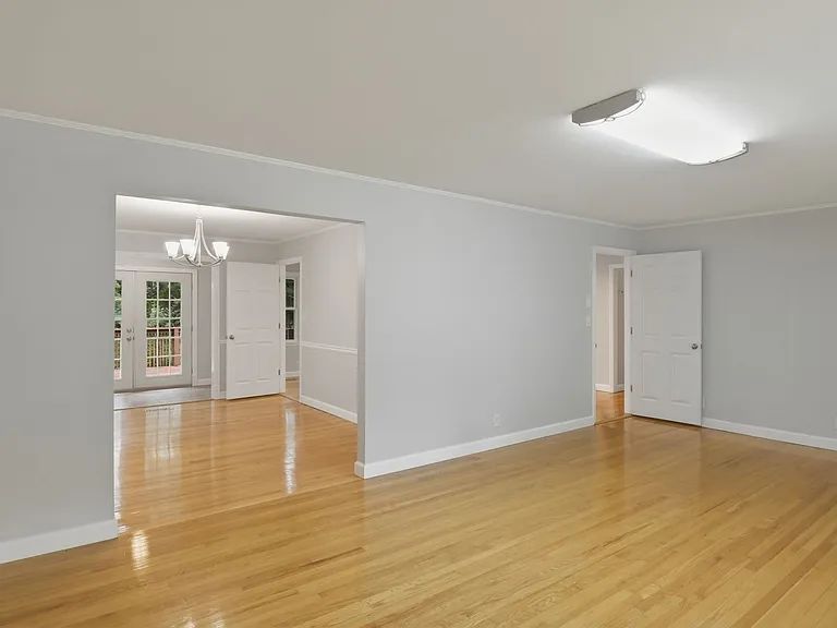 1306 Brockton Dr — Photo 9