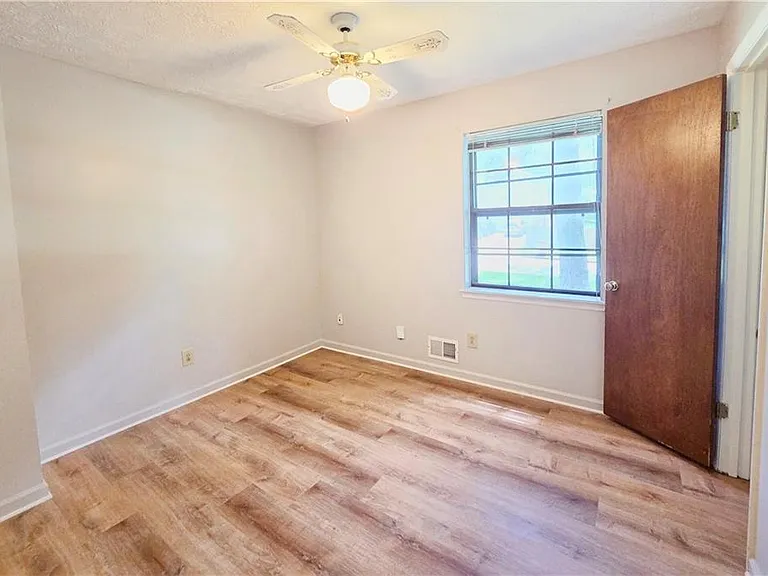 3533 Charlotte Dr — Photo 18