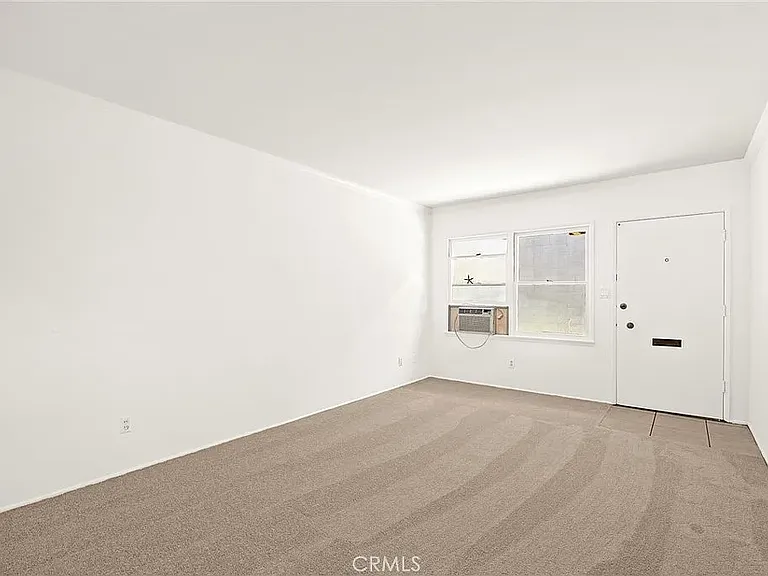 130 E Saint Joseph St #C — Photo 7