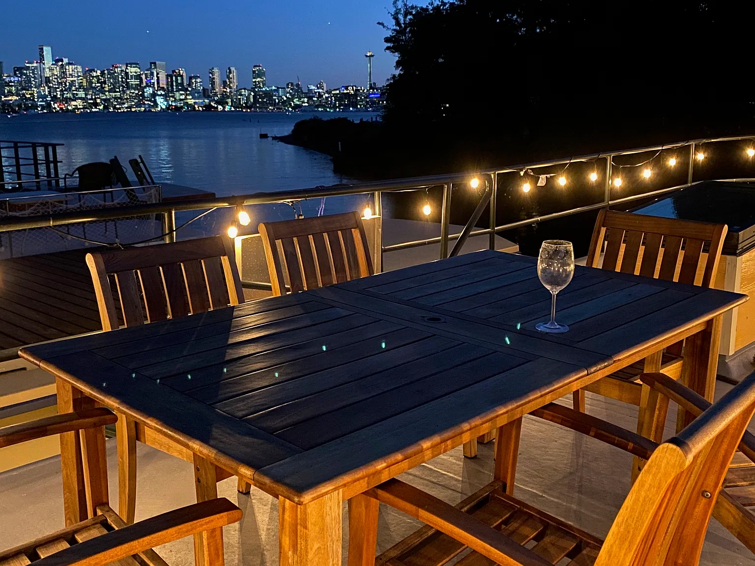 2 bed, 800 sqft, $4,200 — Photo 1