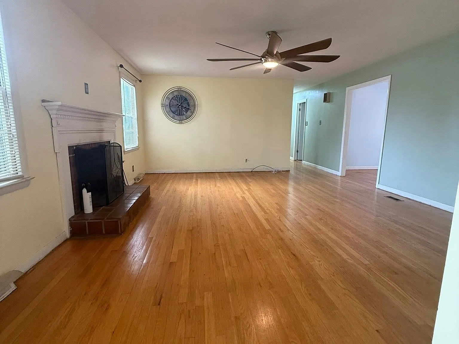 3 bed, 1.5 bath, 1394 sqft, $1,650 — Photo 2