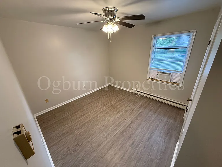 2123 Hollyrood St — Photo 6
