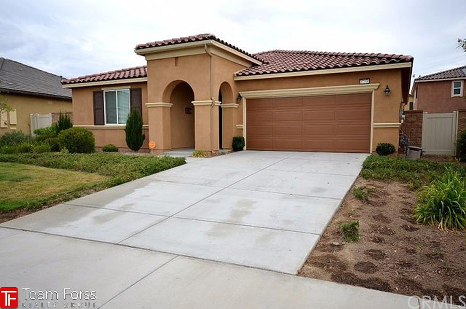 1st image of 27700 Lacosse St