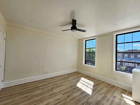 Rented by Astoria Realty | media 4