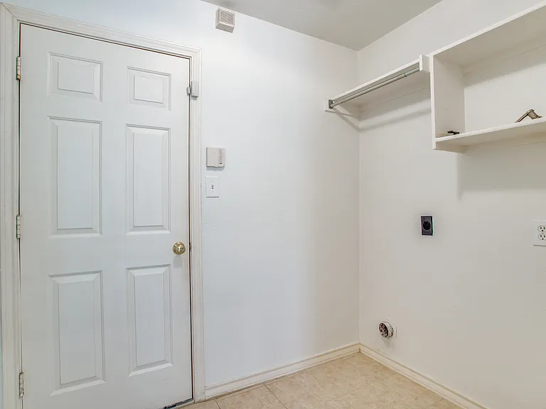 3021 Sawtooth Dr — Photo 4