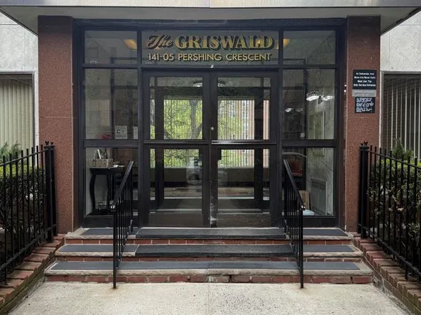 141-05 Pershing Crescent #B7, Briarwood, NY 11435
