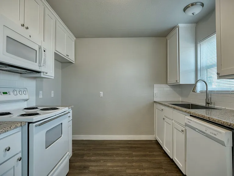 520 W FM 243 — Photo 3
