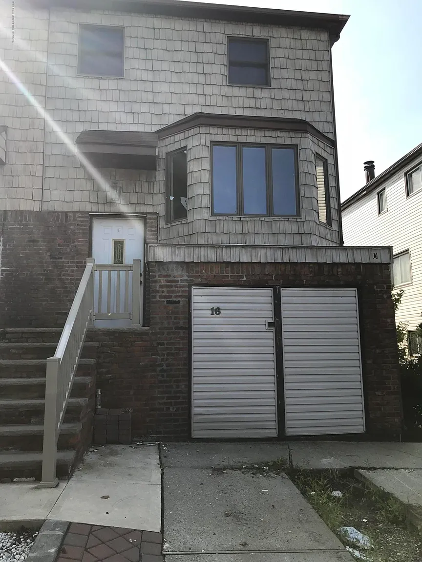 16 Kingsbridge Ave photo 1
