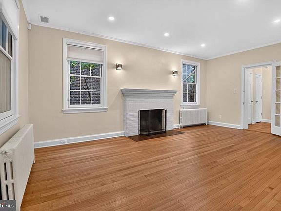 3rd image of 4825 Butterworth Pl NW
