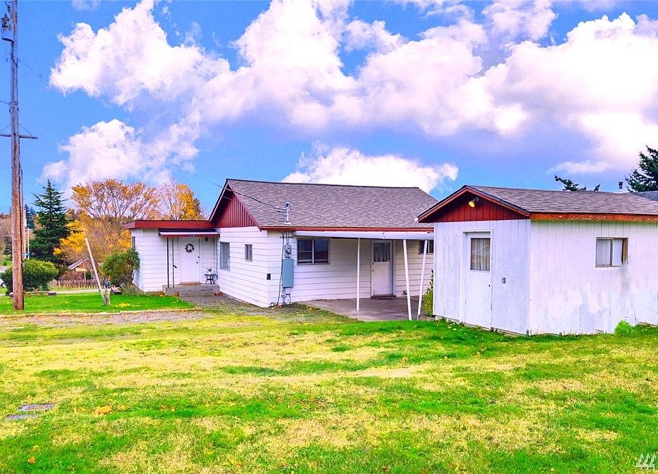 Updated Midtown 3 bedroom with a carport. Close to schools, shopping and trails. New Roof,  new heating system ,new electrical and new carpets. Extra storage/potting shed to the right.