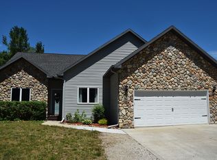 442 W Fike Rd, Sanford, MI 48657