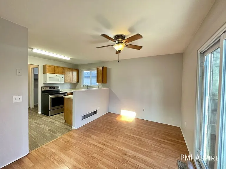 1760 Juniper St — Photo 5