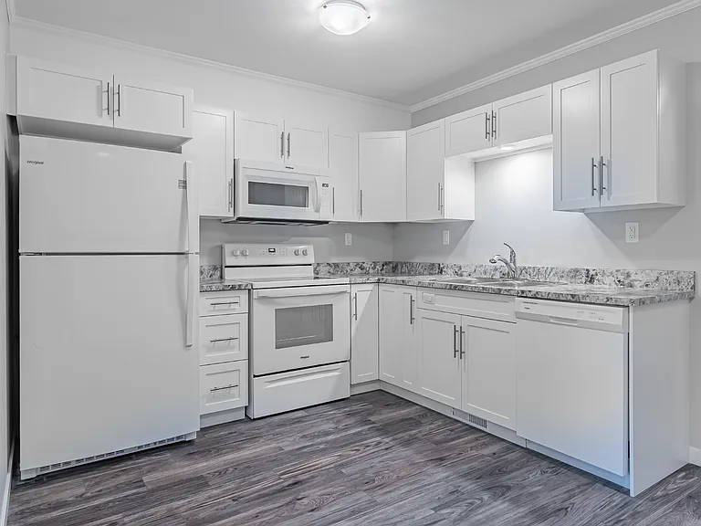 107 Thode Ave — Photo 35