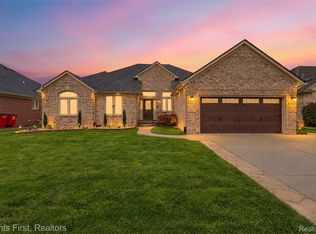 54845 Petunia Dr, Macomb, MI 48042