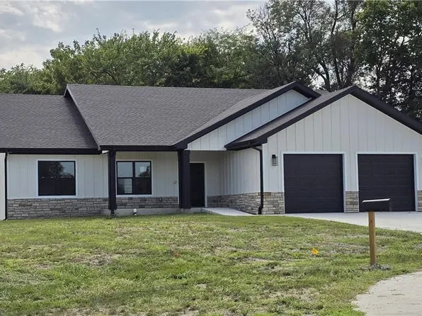 1007 George Ct, Effingham, KS 66023