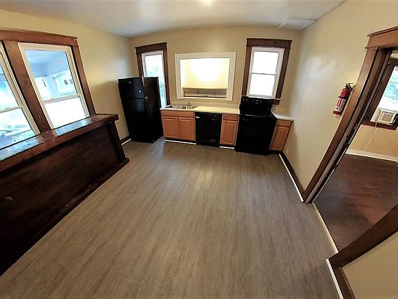 3rd image of 610 N Lincoln St #36
