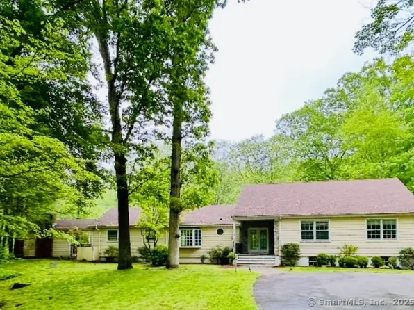 8 Dundee Road, Stamford, CT 06903