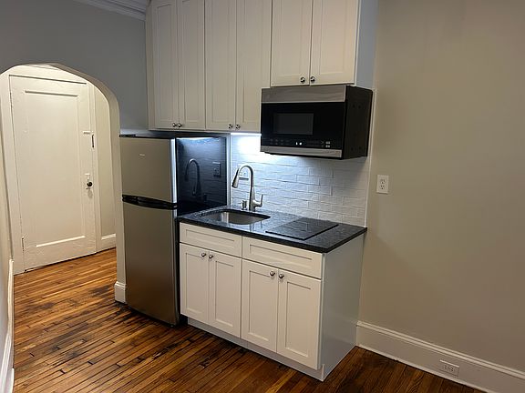 3rd image of 24 Chiswick Rd #5A