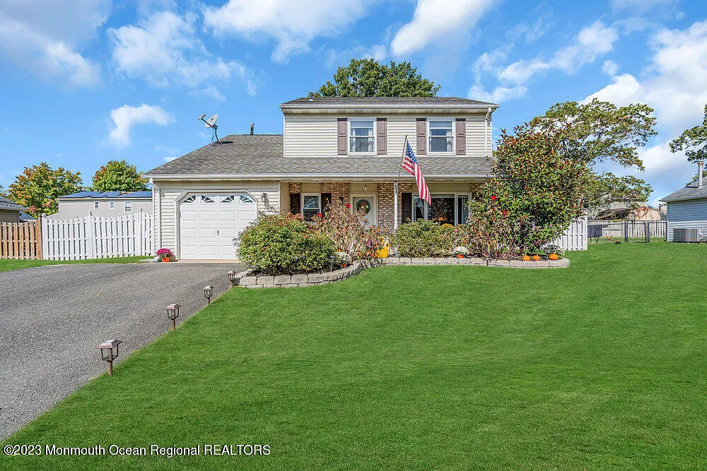 5 Tamarack Street photo 1