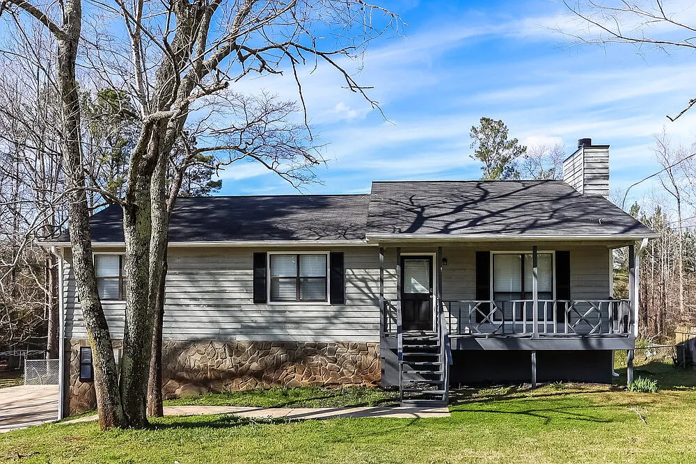 3 bed, 2.0 bath, 1342 sqft, $1,795 — Photo 1