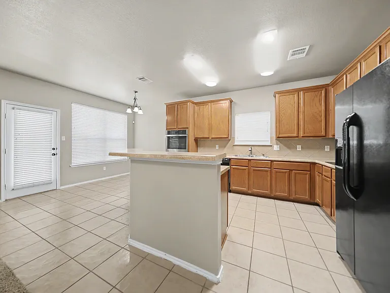 2203 Ryan Dr — Photo 6