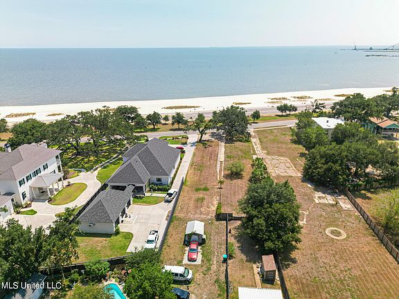 5th image of 1404 E Beach Blvd