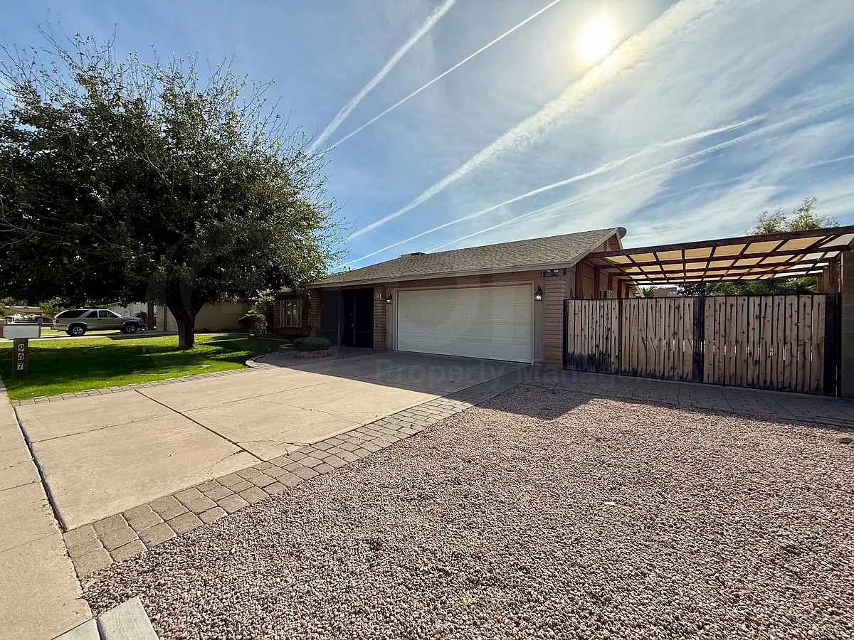 3 bed, 2.0 bath, 1466 sqft, $2,499 — Photo 2